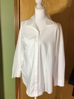 Chico’s white tunic length blouse, size small (Chico’s size 0)